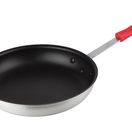 Winco AFP-14NS-H Majestic 14" Non-Stick Aluminum Fry Pan with Sleeve - Quantum